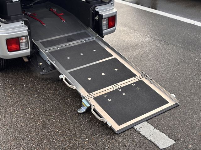 NV100 クリッパーリオチェアキャブ スロープ 4WD