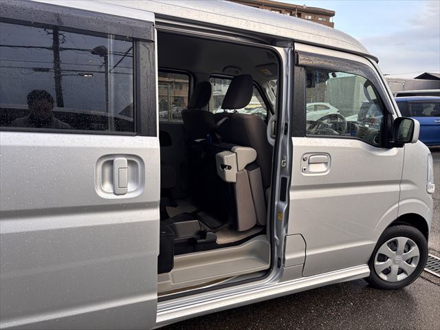 NV100 クリッパーリオチェアキャブ スロープ 4WD