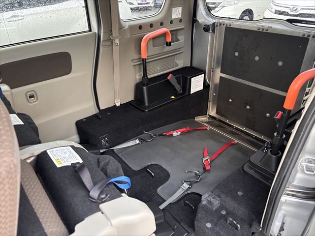 NV100 クリッパーリオチェアキャブ スロープ 4WD