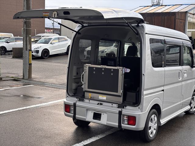 NV100 クリッパーリオチェアキャブ スロープ 4WD