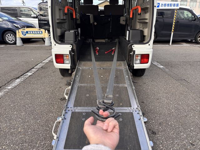 エブリイワゴン スロープ リアシート付 電動オートステップ ４ＷＤ