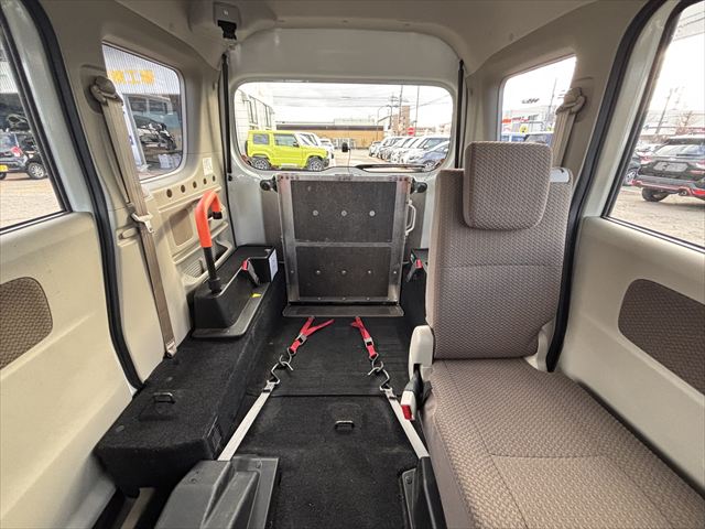 エブリイワゴン スロープ リアシート付 電動オートステップ ４ＷＤ