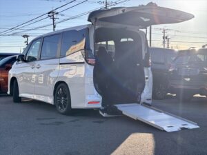 ヴォクシー S-G タイプ1 スロープ 車いす2名