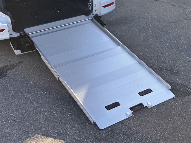 ヴォクシー S-G タイプ1 スロープ 車いす2名