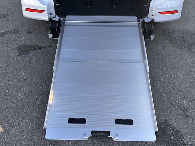 ヴォクシー S-G タイプ1 スロープ 車いす2名