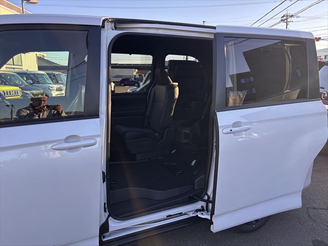 ヴォクシー S-G タイプ1 スロープ 車いす2名