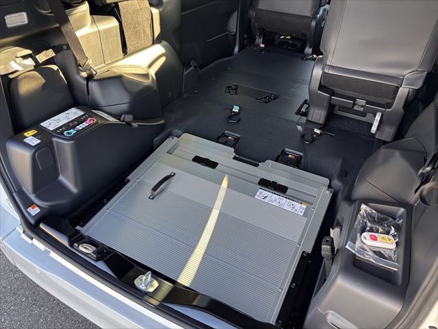 ヴォクシー S-G タイプ1 スロープ 車いす2名