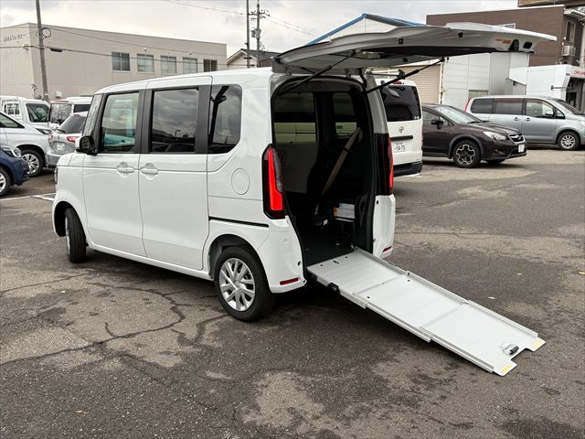 N-BOX スロープ 4WD