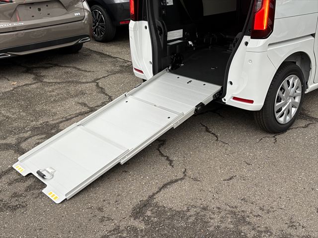 N-BOX スロープ 4WD