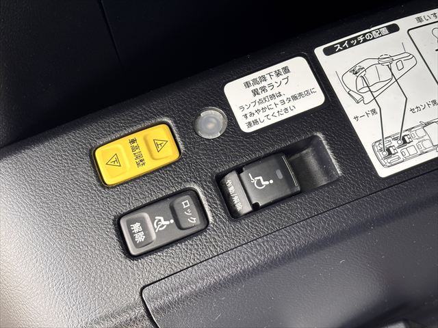 ノア Ｘ スロープ タイプ1 車いす2名 4WD