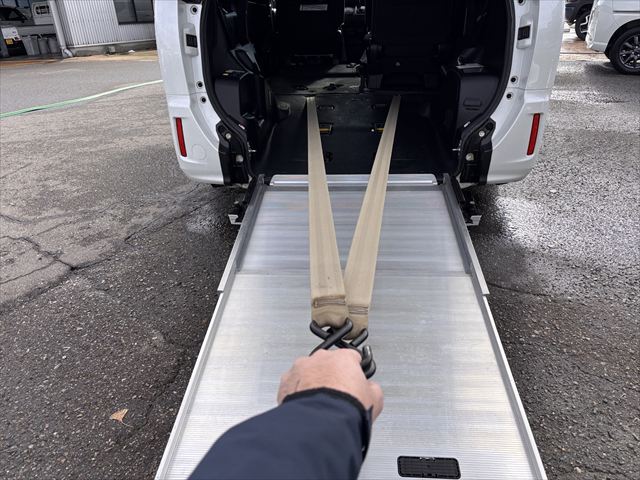 ノア Ｘ スロープ タイプ1 車いす2名 4WD