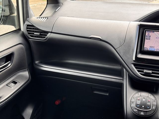 ノア Ｘ スロープ タイプ1 車いす2名 4WD