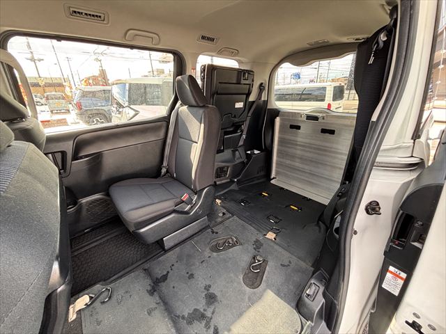 ノア Ｘ スロープ タイプ1 車いす2名 4WD