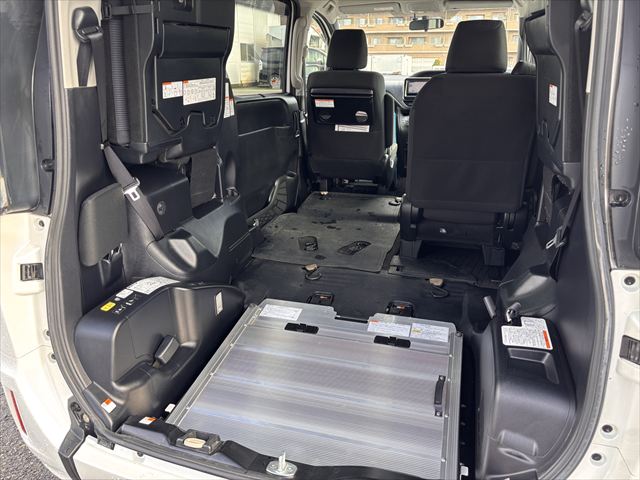 ノア Ｘ スロープ タイプ1 車いす2名 4WD