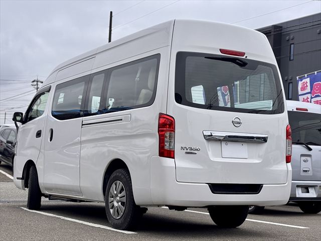 準備中 NV350キャラバン リフト 4WD