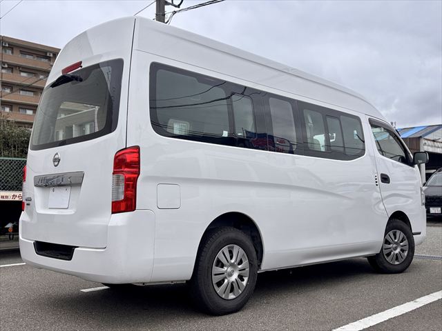 準備中 NV350キャラバン リフト 4WD