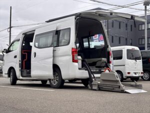 準備中 NV350キャラバン リフト 4WD