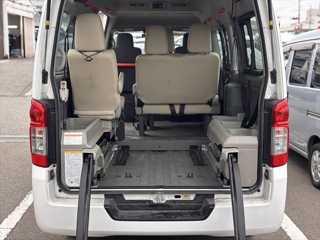 準備中 NV350キャラバン リフト 4WD