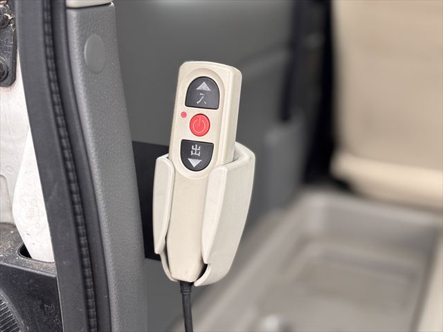 準備中 NV350キャラバン リフト 4WD