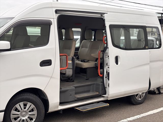 準備中 NV350キャラバン リフト 4WD