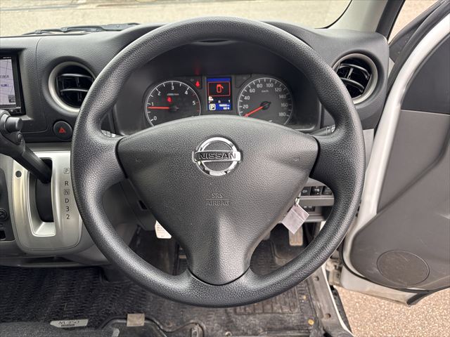 準備中 NV350キャラバン リフト 4WD