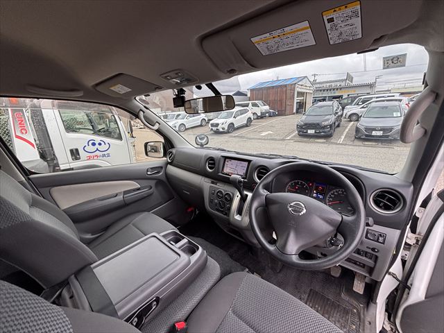 準備中 NV350キャラバン リフト 4WD