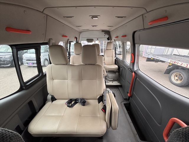 準備中 NV350キャラバン リフト 4WD