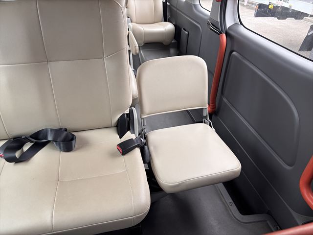 準備中 NV350キャラバン リフト 4WD