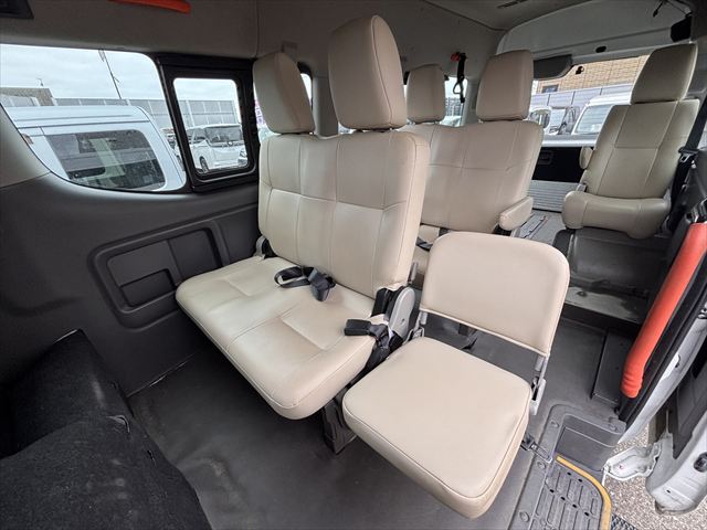 準備中 NV350キャラバン リフト 4WD