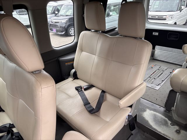 準備中 NV350キャラバン リフト 4WD