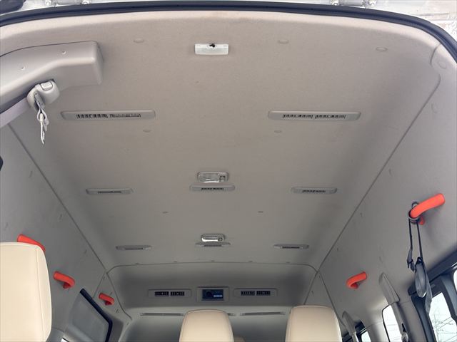 準備中 NV350キャラバン リフト 4WD