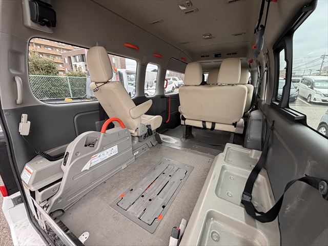 準備中 NV350キャラバン リフト 4WD