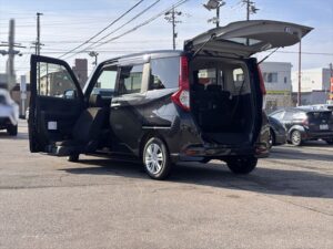 ルーミー X 4WD 助手席リフトアップ