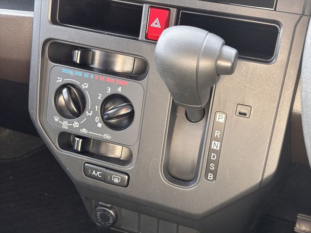 ルーミー X 4WD 助手席リフトアップ