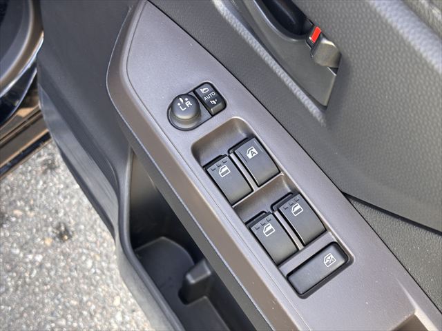 ルーミー X 4WD 助手席リフトアップ