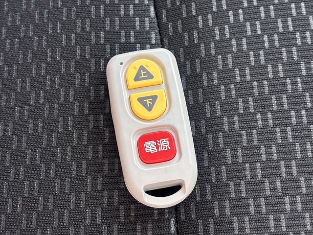 ルーミー X 4WD 助手席リフトアップ