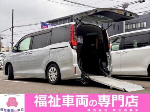 ノア X タイプ1 車いす1名 4WD
