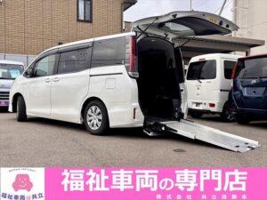 ノア X タイプ1 車いす2名仕様 4WD