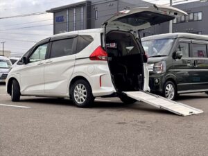 フリード＋ハイブリッド　ハイブリッドG