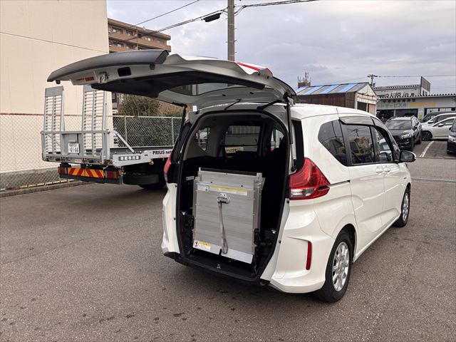 フリード＋ハイブリッド　ハイブリッドG