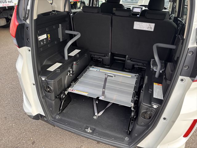 フリード＋ハイブリッド　ハイブリッドG