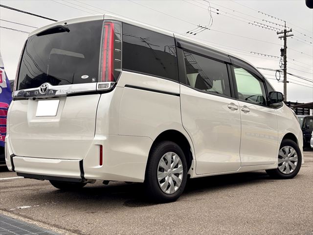 ノア X タイプ1 車いす2名 4WD