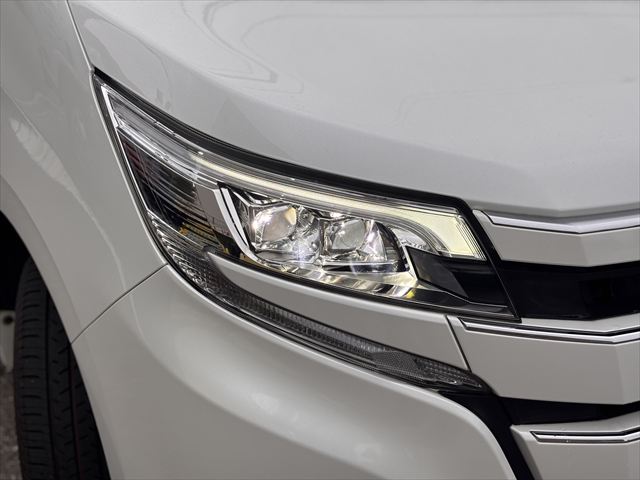 ノア X タイプ1 車いす2名 4WD