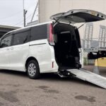 ノア X タイプ1 車いす2名 4WD