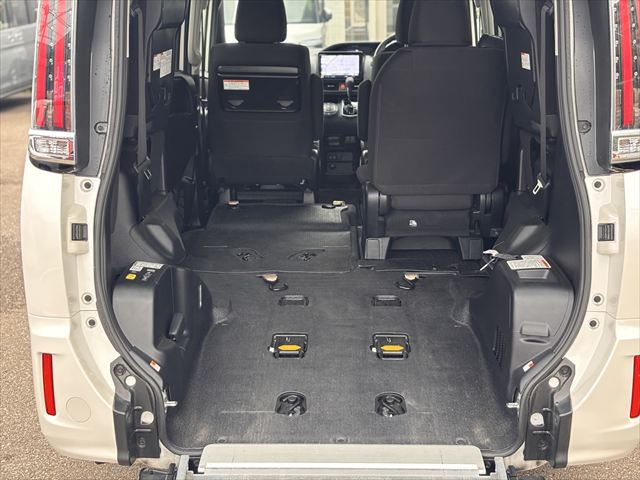 ノア X タイプ1 車いす2名 4WD