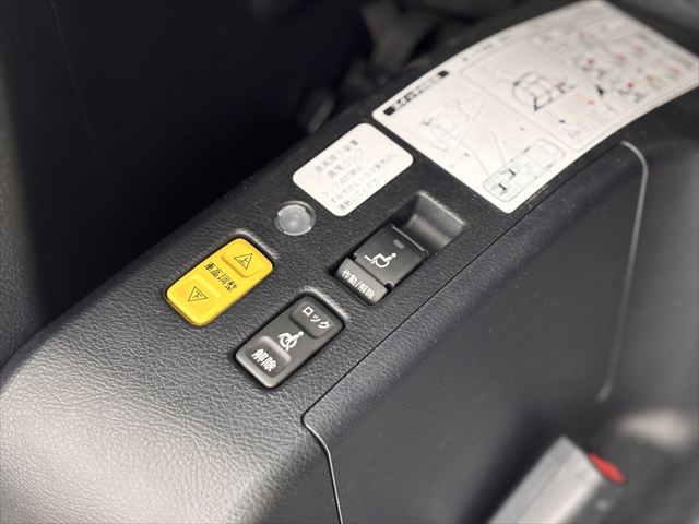 ノア X タイプ1 車いす2名 4WD