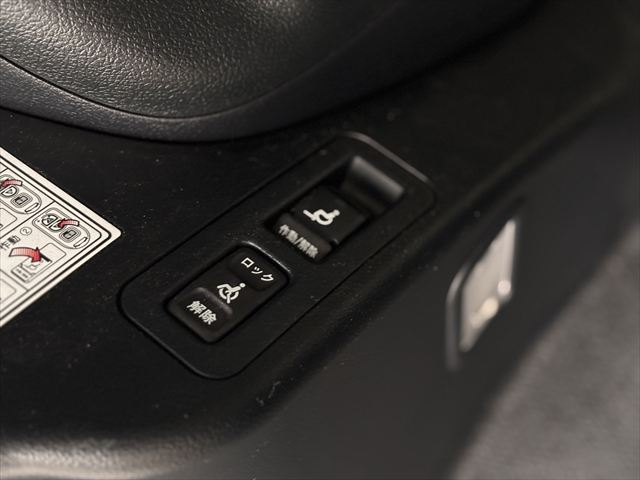 ノア X タイプ1 車いす2名 4WD