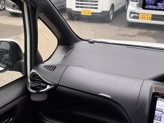 ノア X タイプ1 車いす2名 4WD