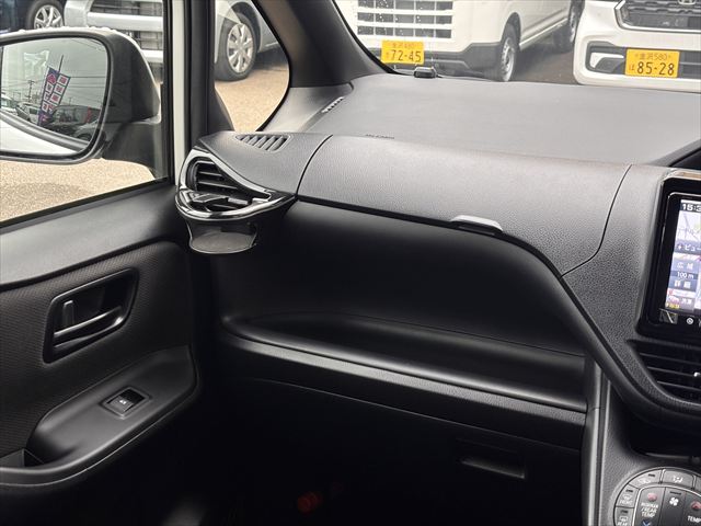 ノア X タイプ1 車いす2名 4WD