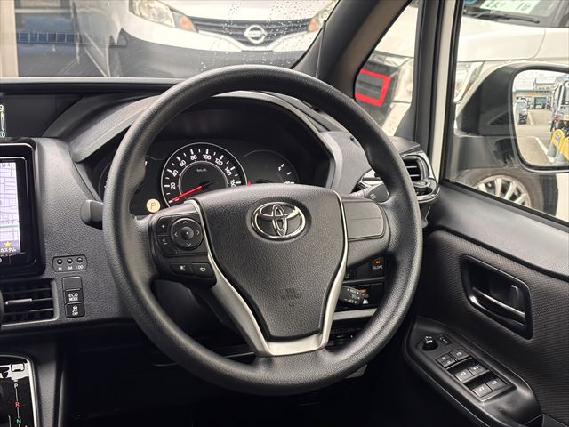 ノア X タイプ1 車いす2名 4WD